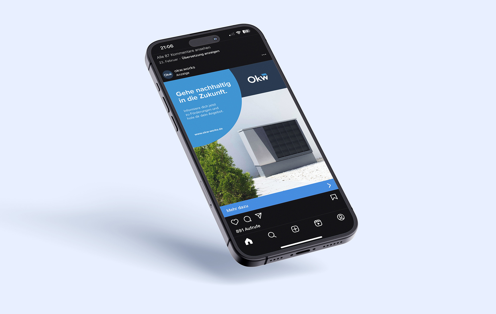 Social Media Ad von OKW Works auf dem Smartphone – Mediendesign für nachhaltige Energielösungen in Berlin Brandenburg.